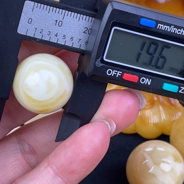 蜜蜡未镶嵌裸石150