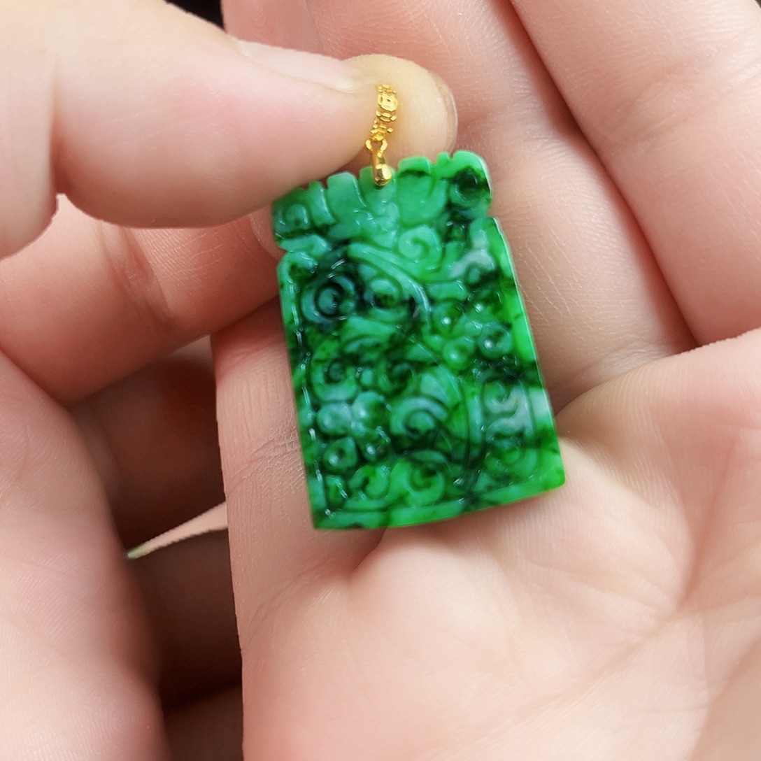 翡翠颈饰18K金镶嵌吊坠