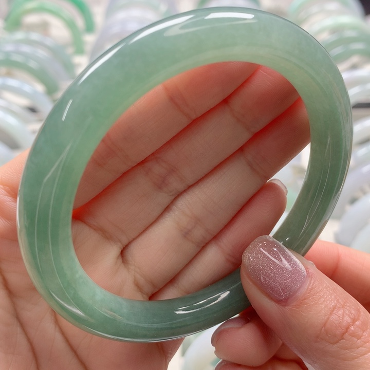 翡翠手镯未镶嵌完美冰湖水绿圆条59.60