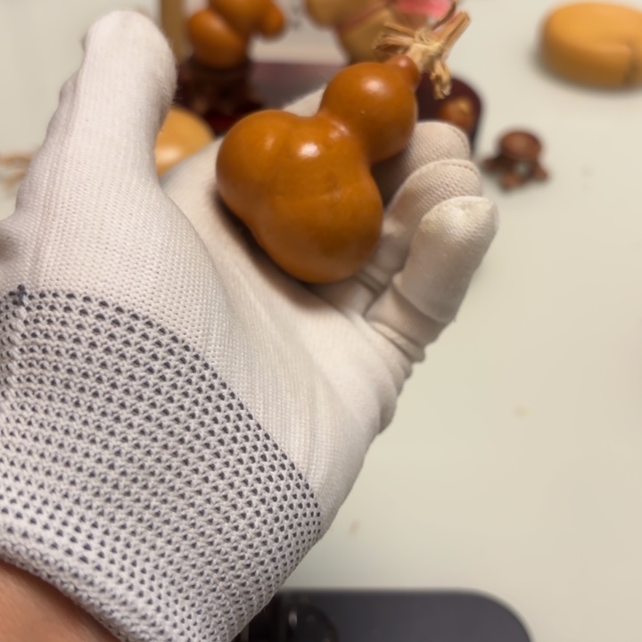 余***天然手捻老皮葫芦