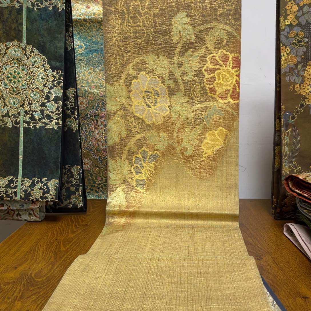 鸾***舍织绣织锦技艺高超