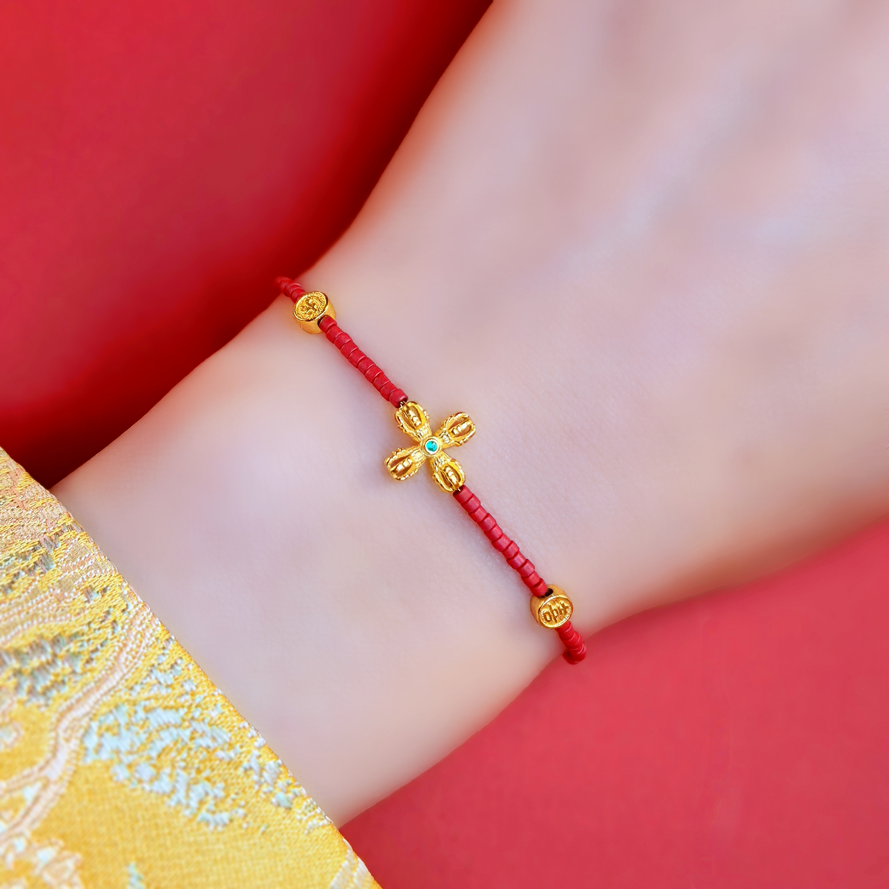 合金琉璃手链 2026年马年红琉璃金刚杵镀K金手链红色女士时尚饰品