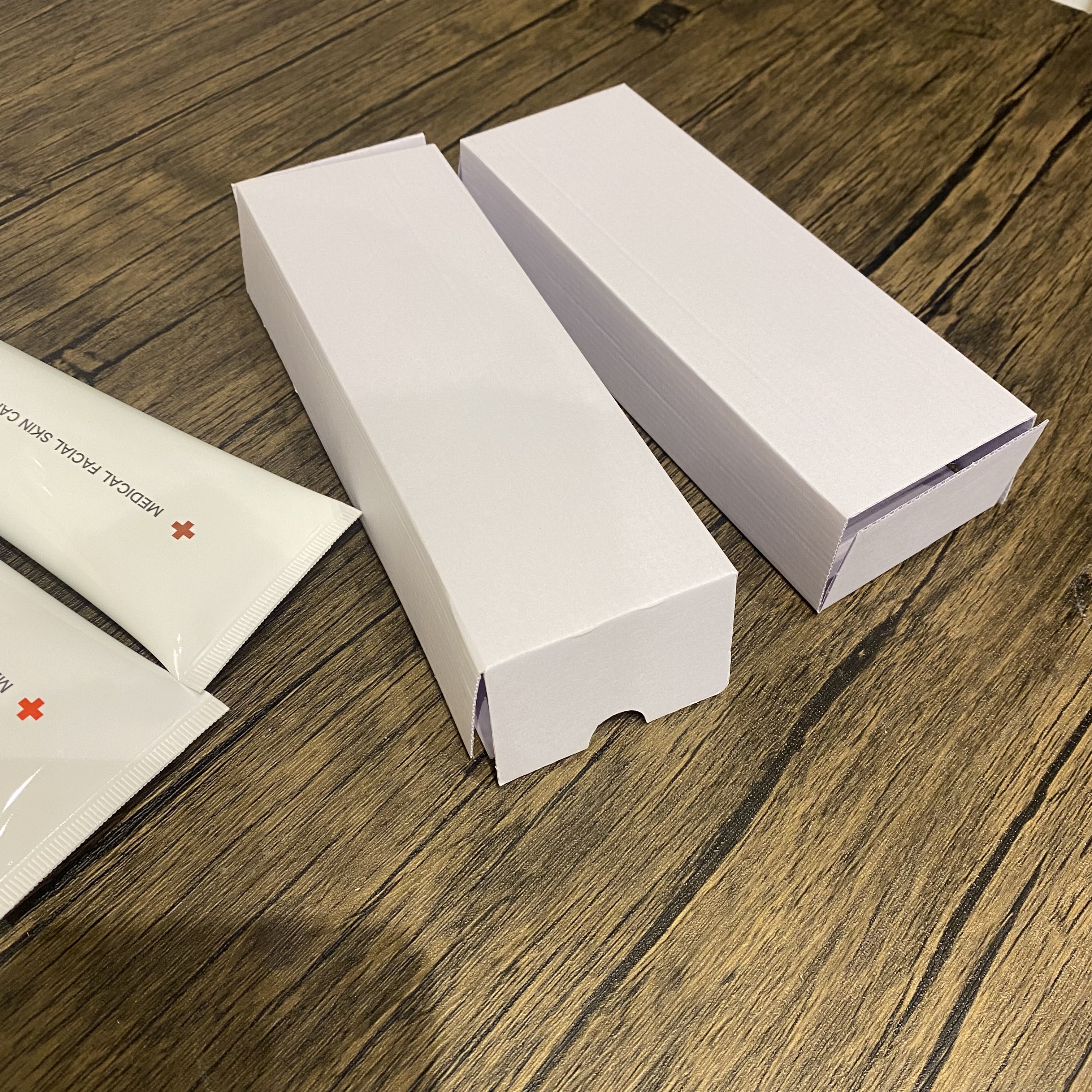 25062402B 白色红绿自用收纳盒100g