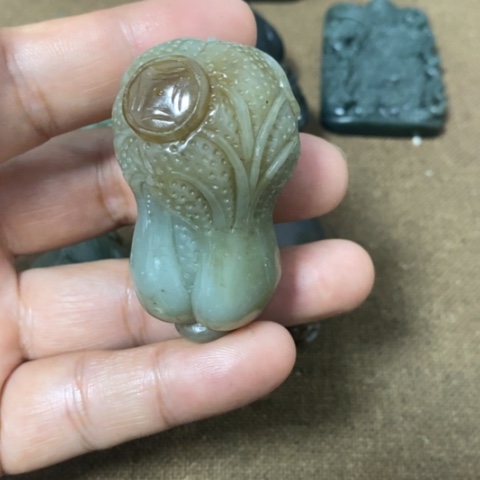 和田玉未镶嵌把件