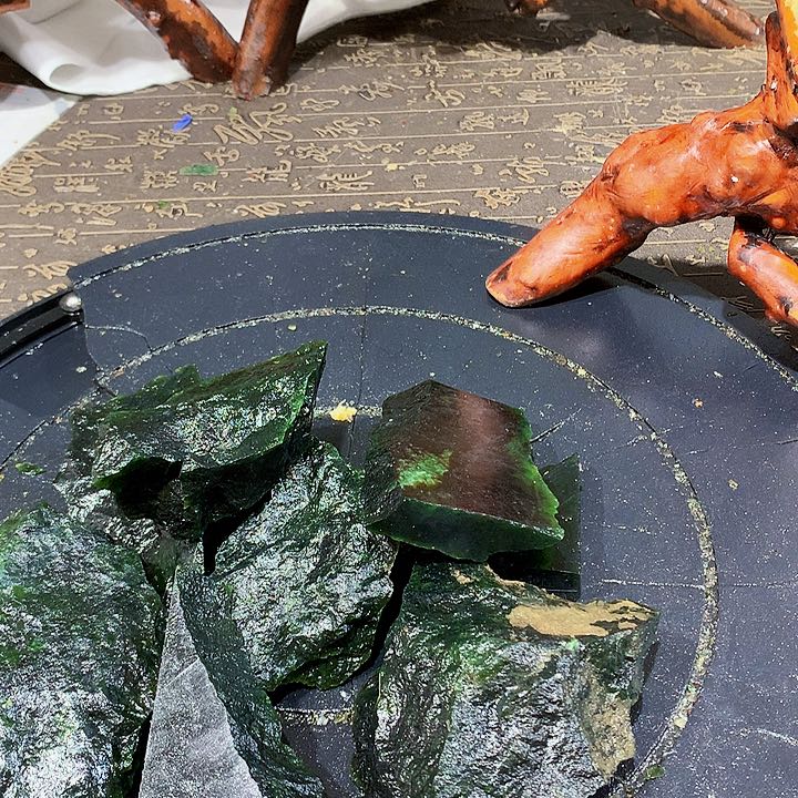未镶嵌蛇纹石玉珠宝奇石