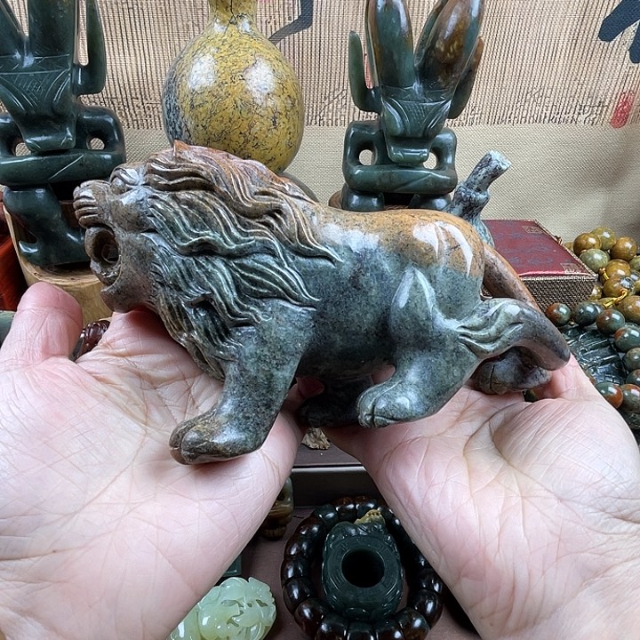 未镶嵌岫岩河磨玉（透闪石质玉）摆件