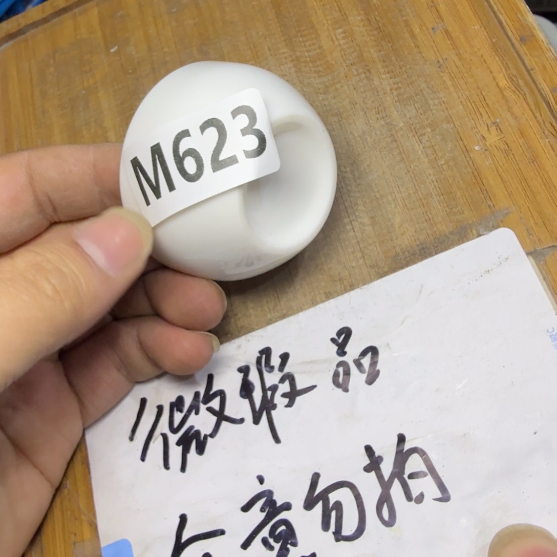 微瑕疵介意勿拍陶瓷器皿S794
