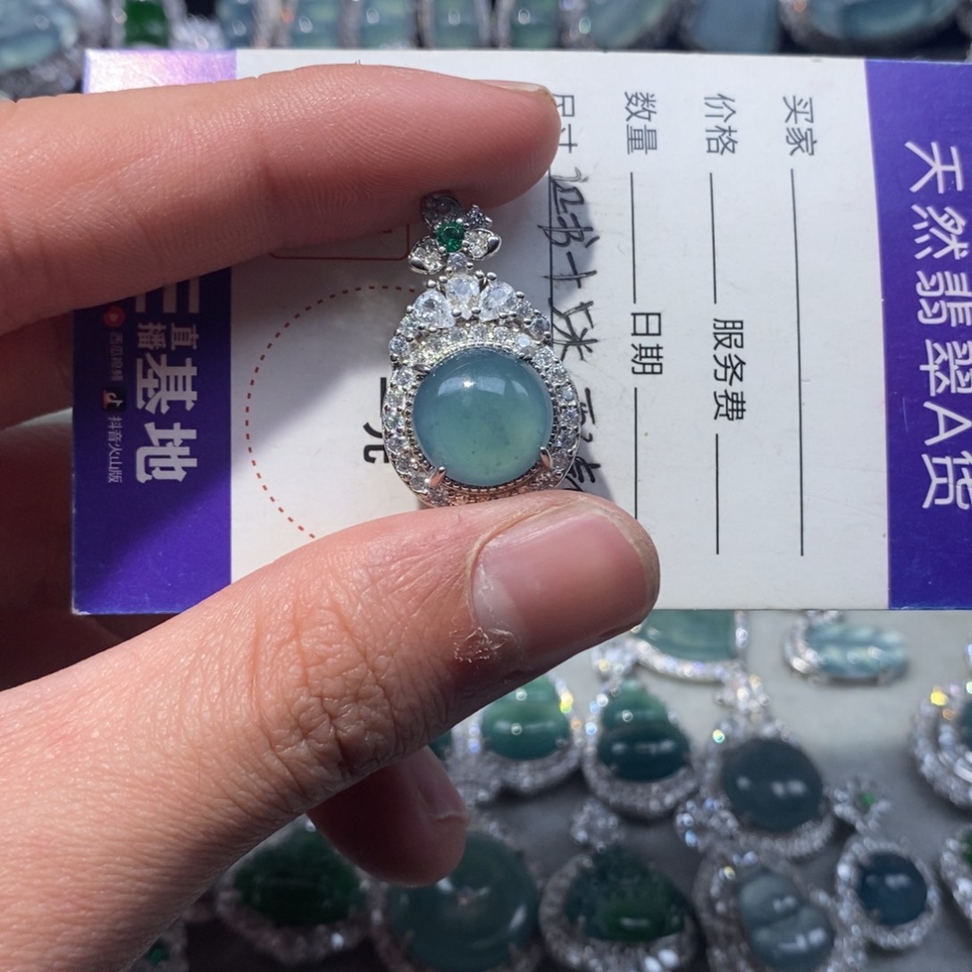 翡翠颈饰未镶嵌翡翠