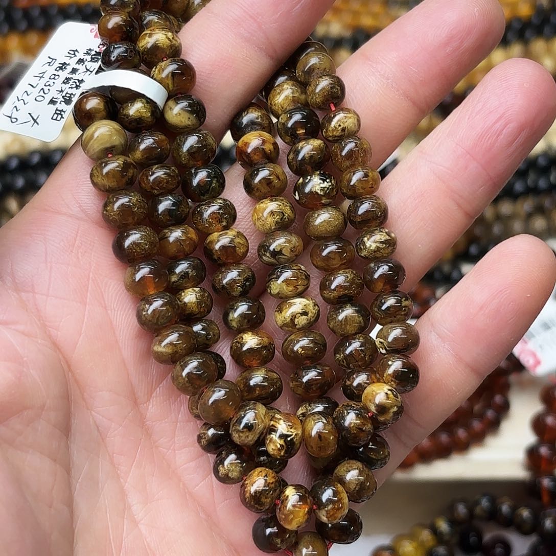 大***哥琥珀未镶嵌裸石七90859