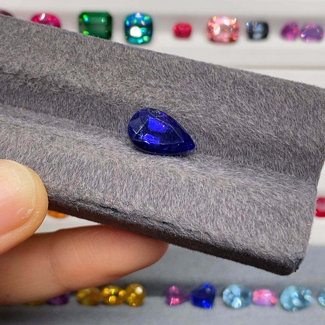 3.95克拉天然坦桑石未镶嵌坦桑石