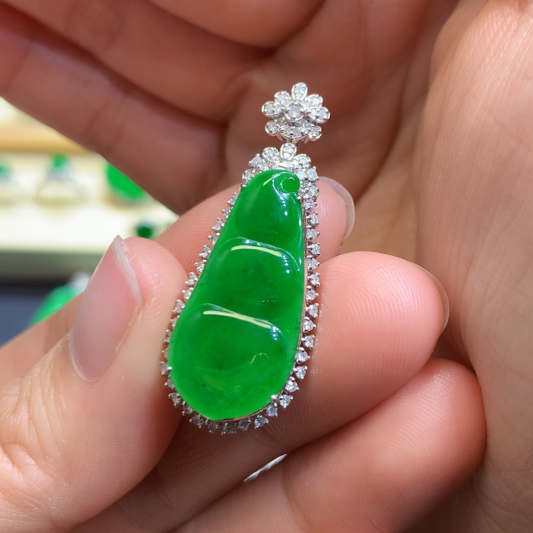 翡翠吊坠(不含链)18K金镶嵌