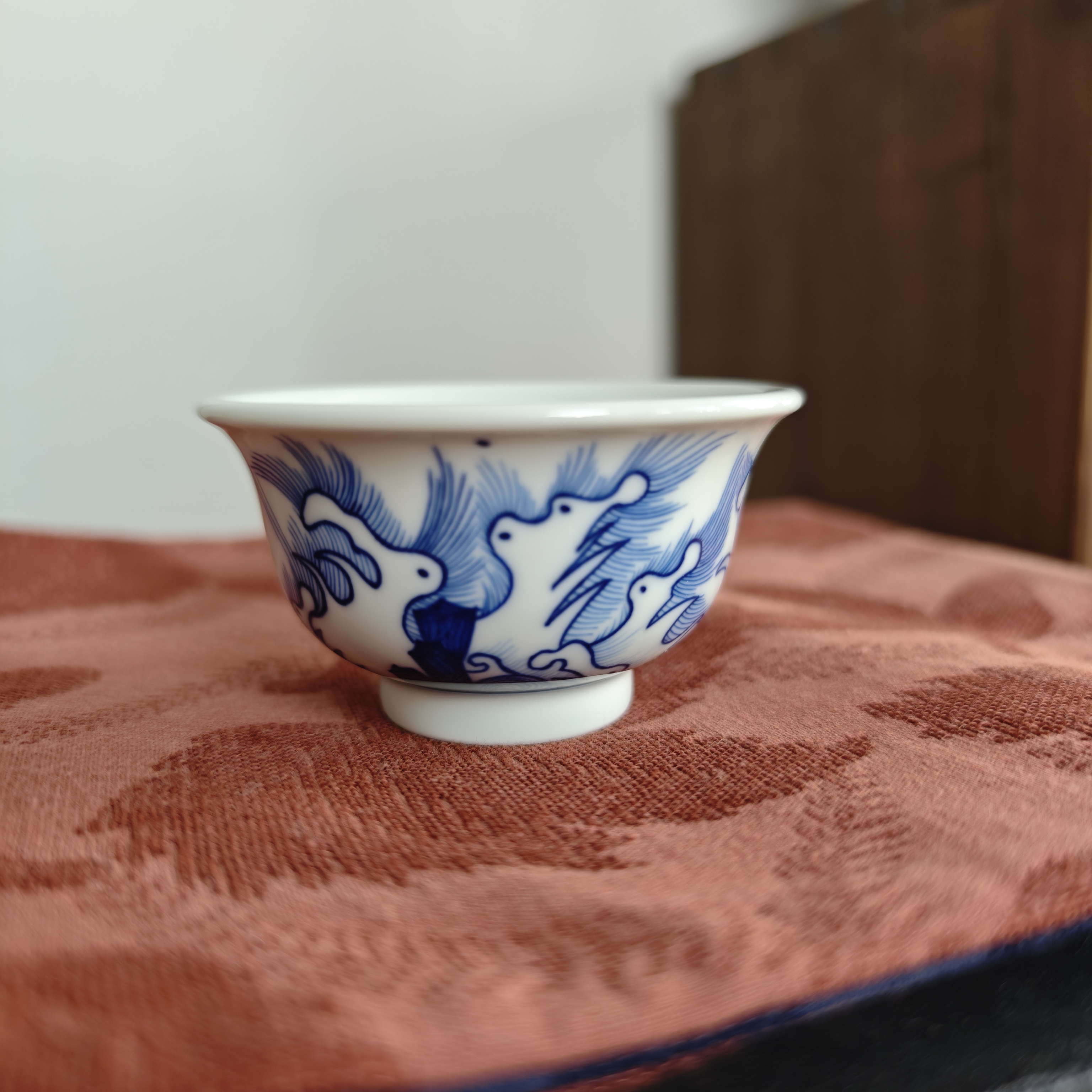 景德镇手工手绘陶瓷青花江崖海水中号压手杯主人杯