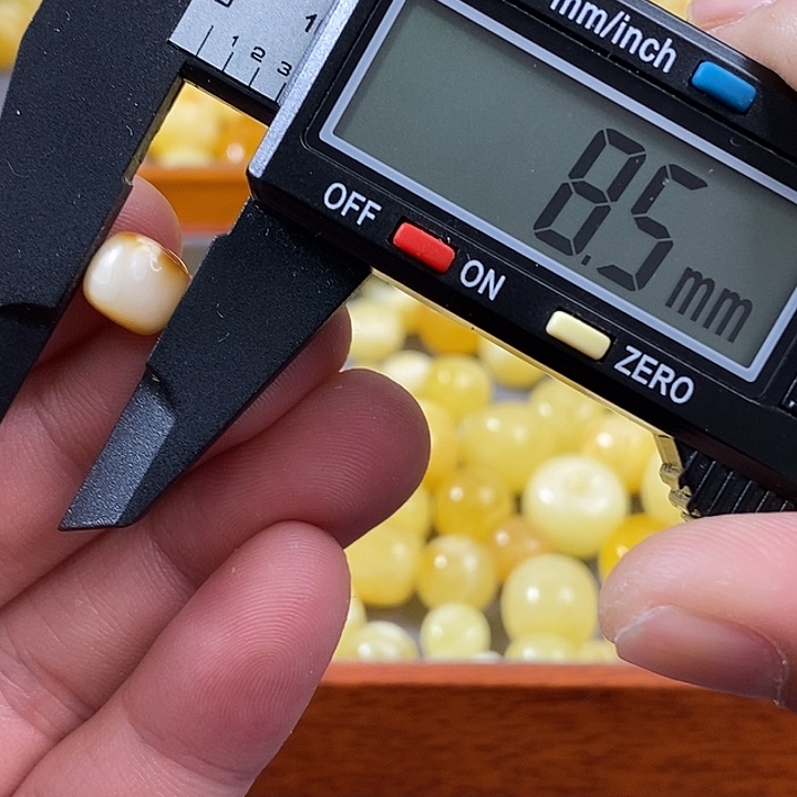 未镶嵌琥珀珠宝奇石