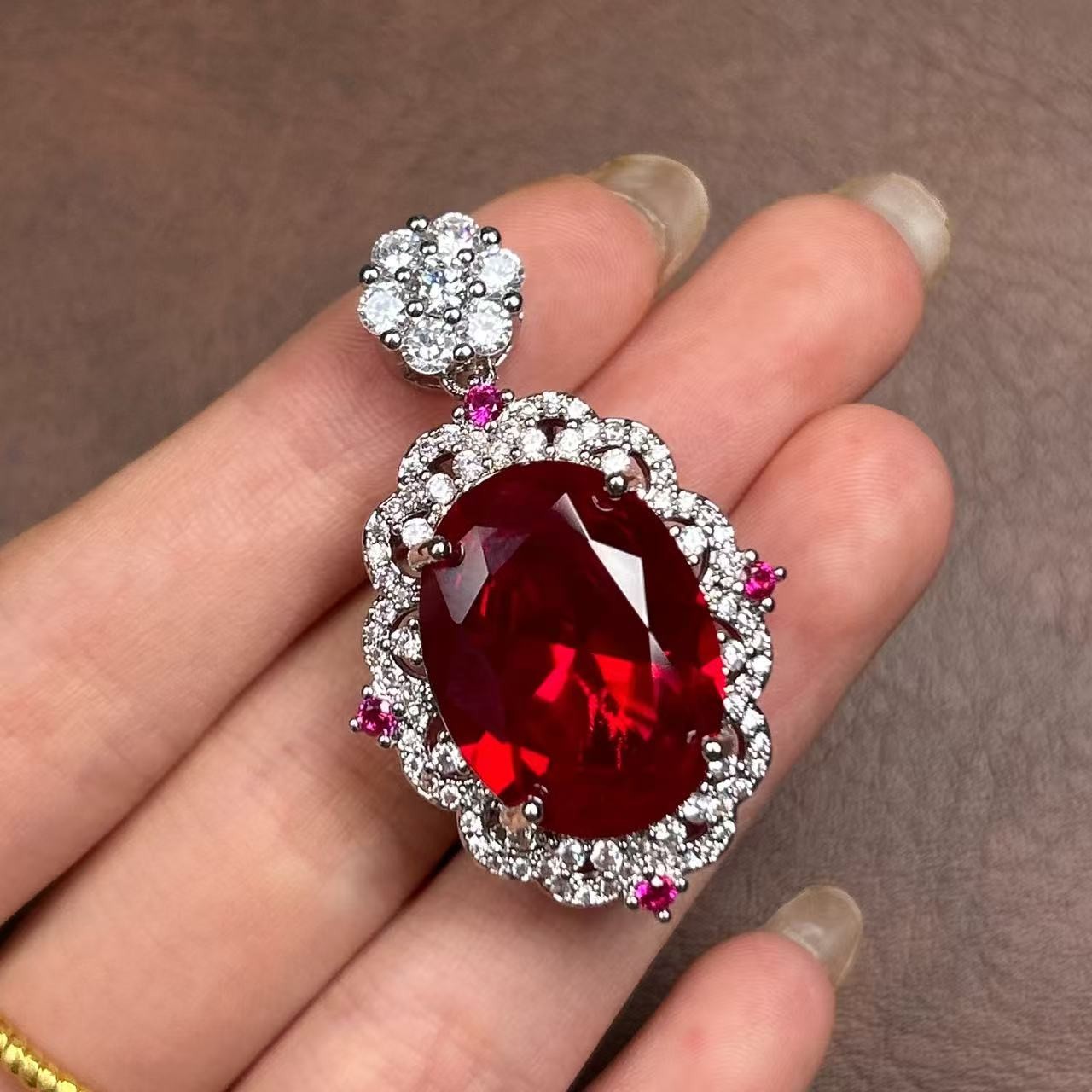 阿鲁沙-典藏轻奢培育红宝石-精工合金吊坠551