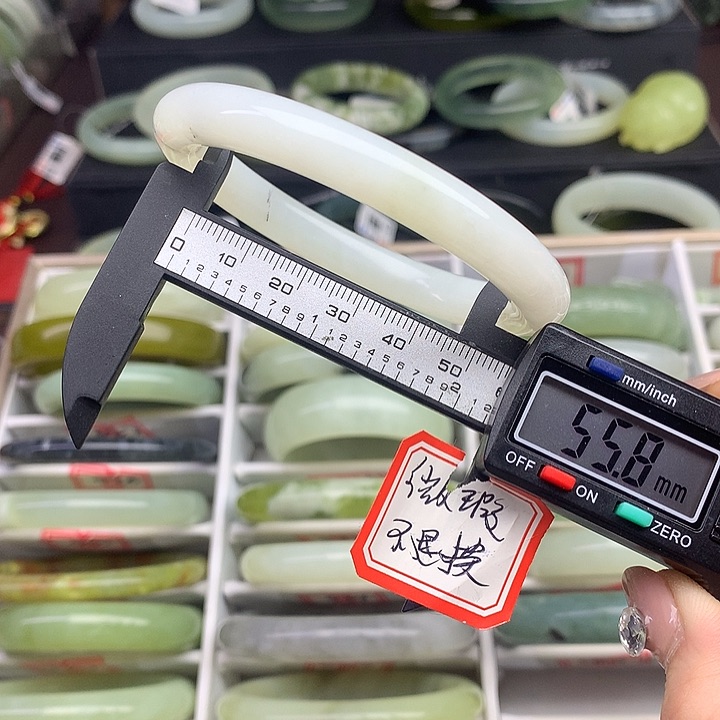 蛇纹石玉手镯未镶嵌543