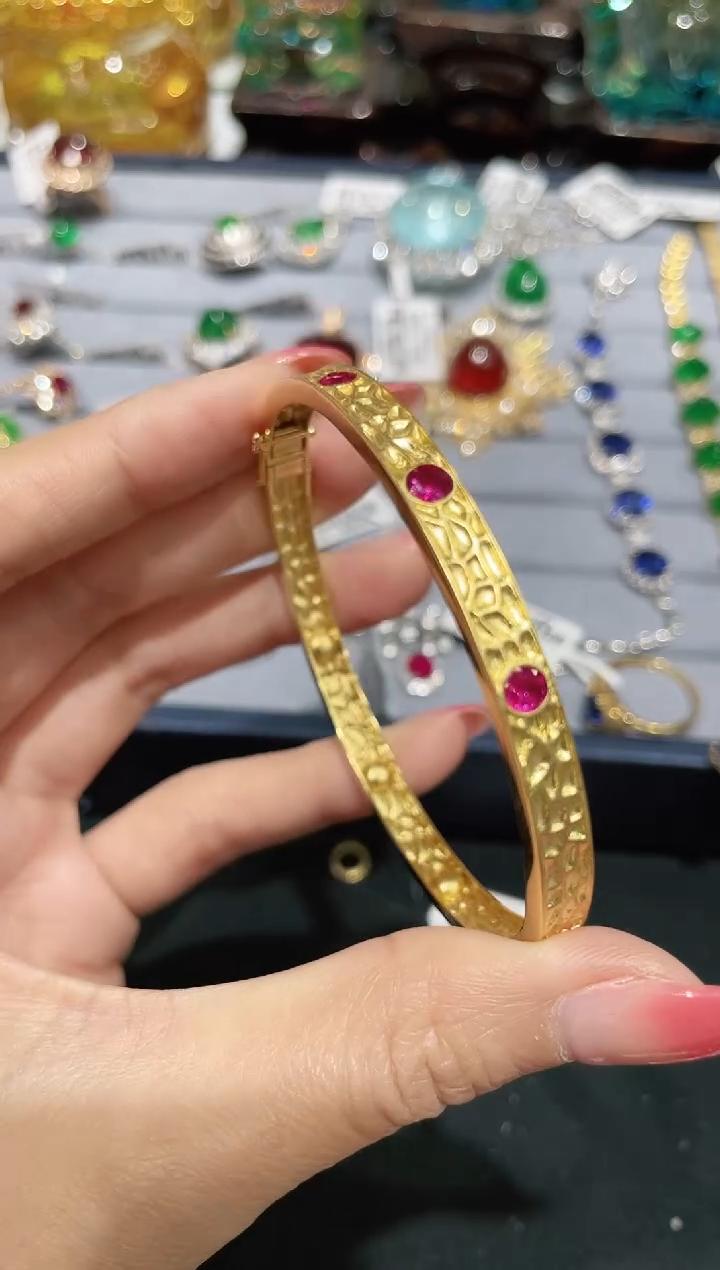 18K金镶嵌天然无烧红宝石手镯满圈