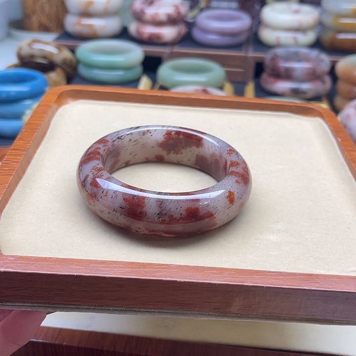 文***琪石英质玉合金手镯