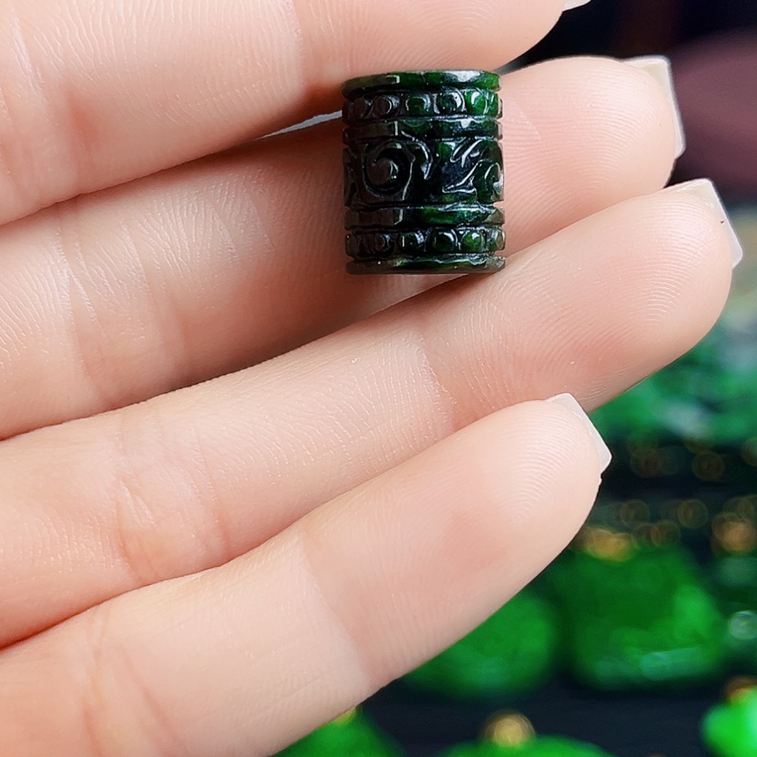 颈饰未镶嵌翡翠多样性