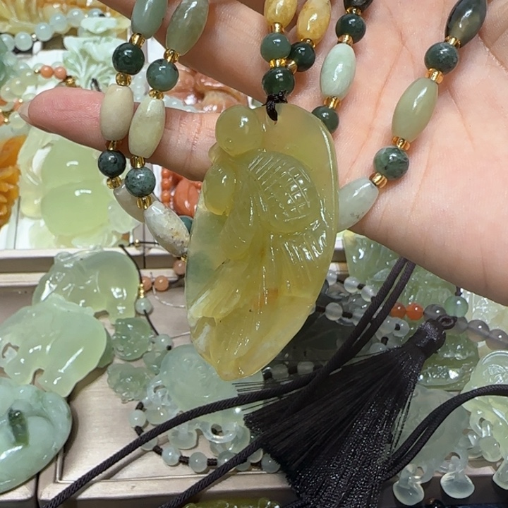 蛇纹石玉吊坠未镶嵌