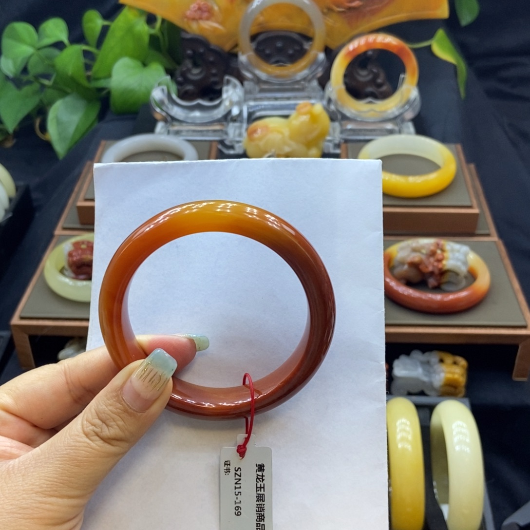 Y***B石英质玉（黄龙玉）未镶嵌手镯H