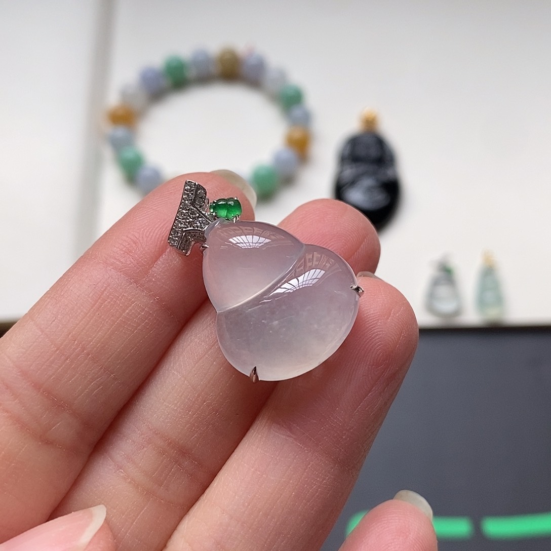 翡翠颈饰18K金镶嵌饱满胖葫芦吊坠