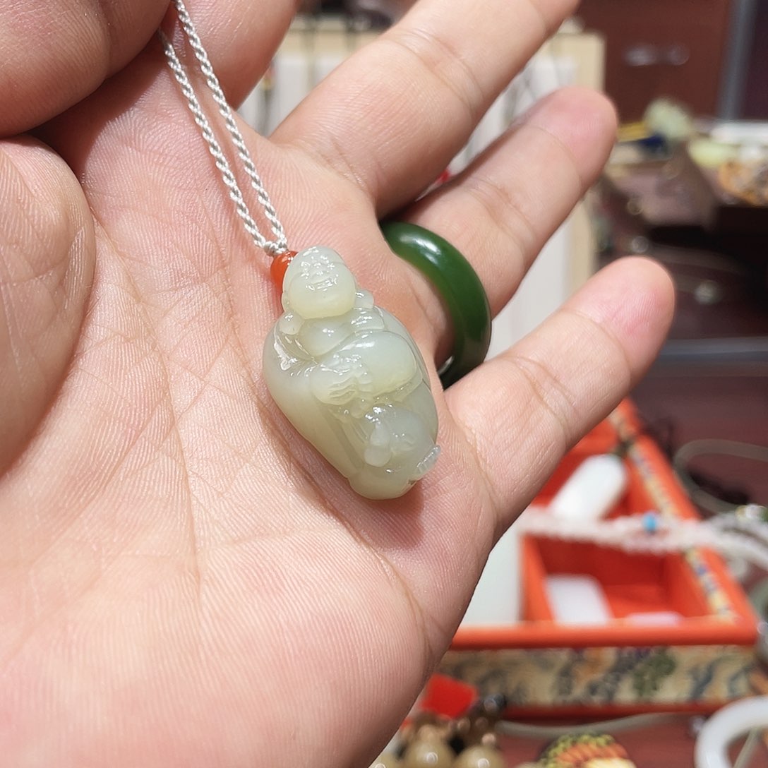 一***迷和田玉（糖玉）未镶嵌颈饰