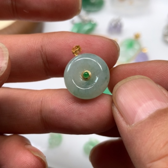 翡翠颈饰未镶嵌翡翠