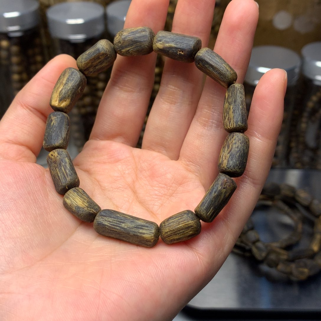 手串沉香海南红骨凹身随型树心保9克+多样性发一