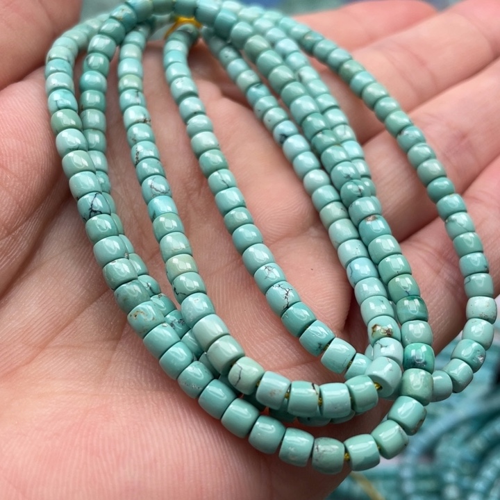 绿松石颈饰未镶嵌