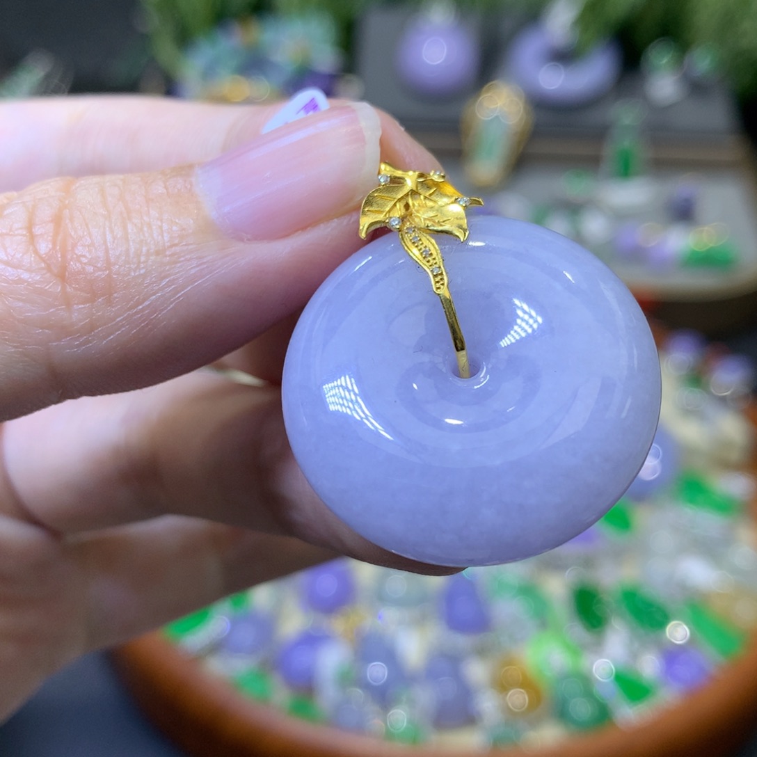 颈饰18K金镶嵌翡翠