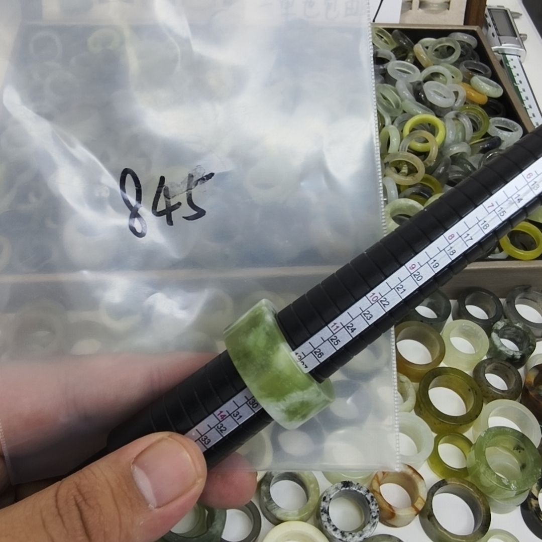 蛇纹石玉未镶嵌戒指