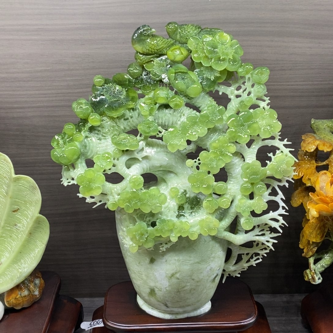 蛇纹石玉未镶嵌珠宝奇石