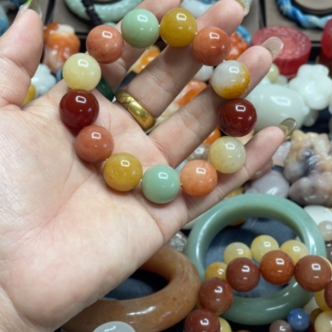 合金石英质玉（黄龙玉）手链?