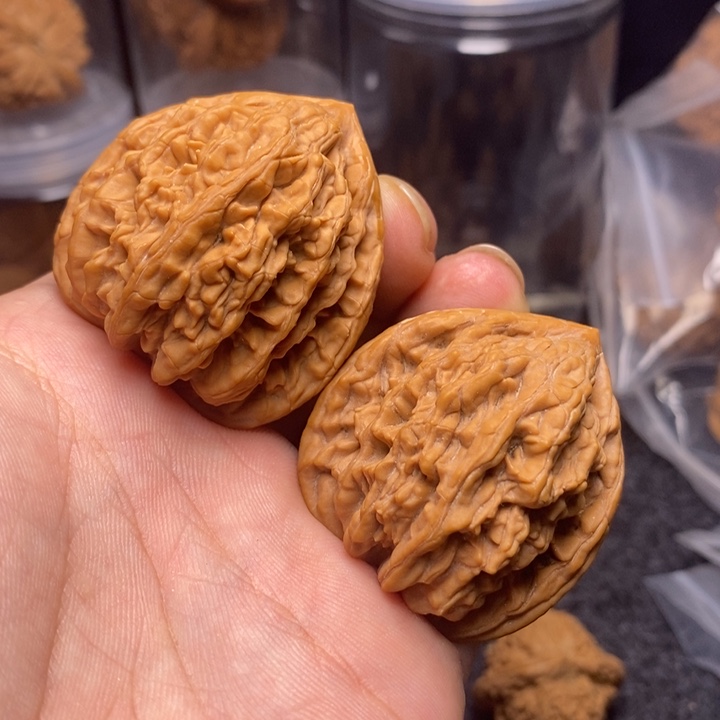 文玩核桃吊坠41.5三角蓟县虎头王