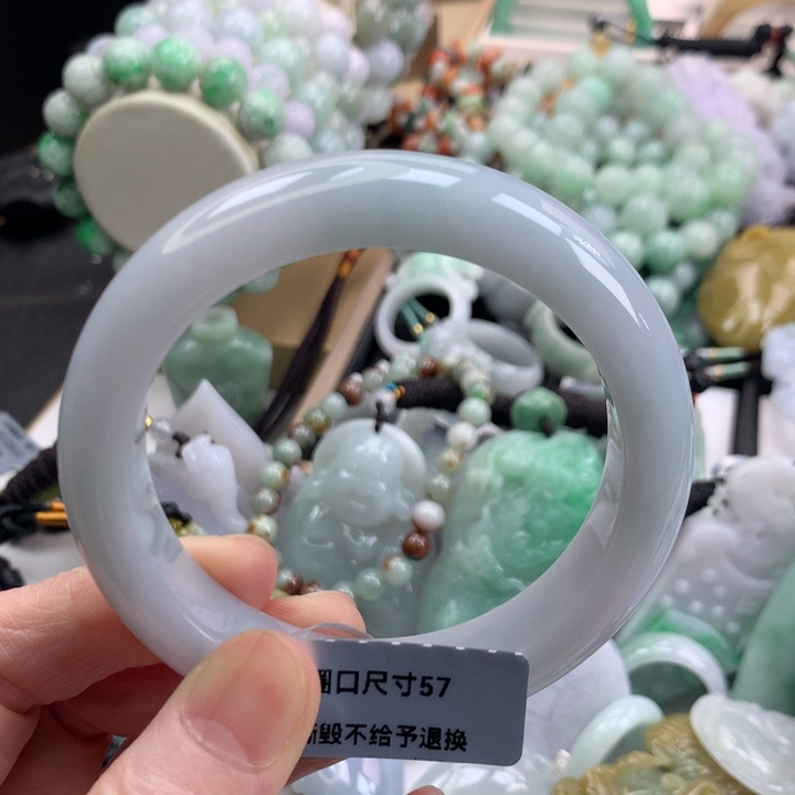 翡翠手镯未镶嵌吊坠