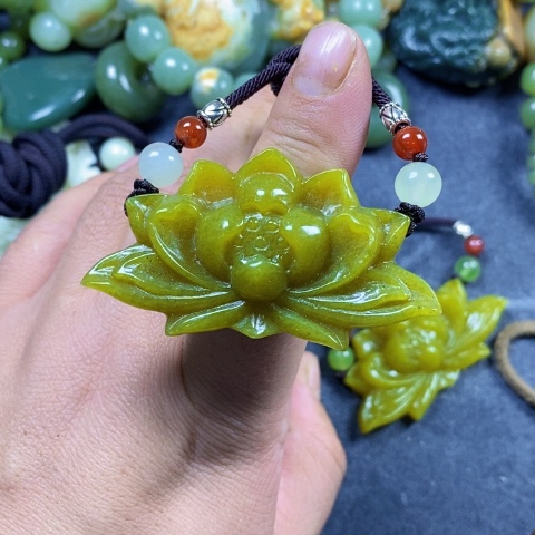 未镶嵌蛇纹石玉颈饰