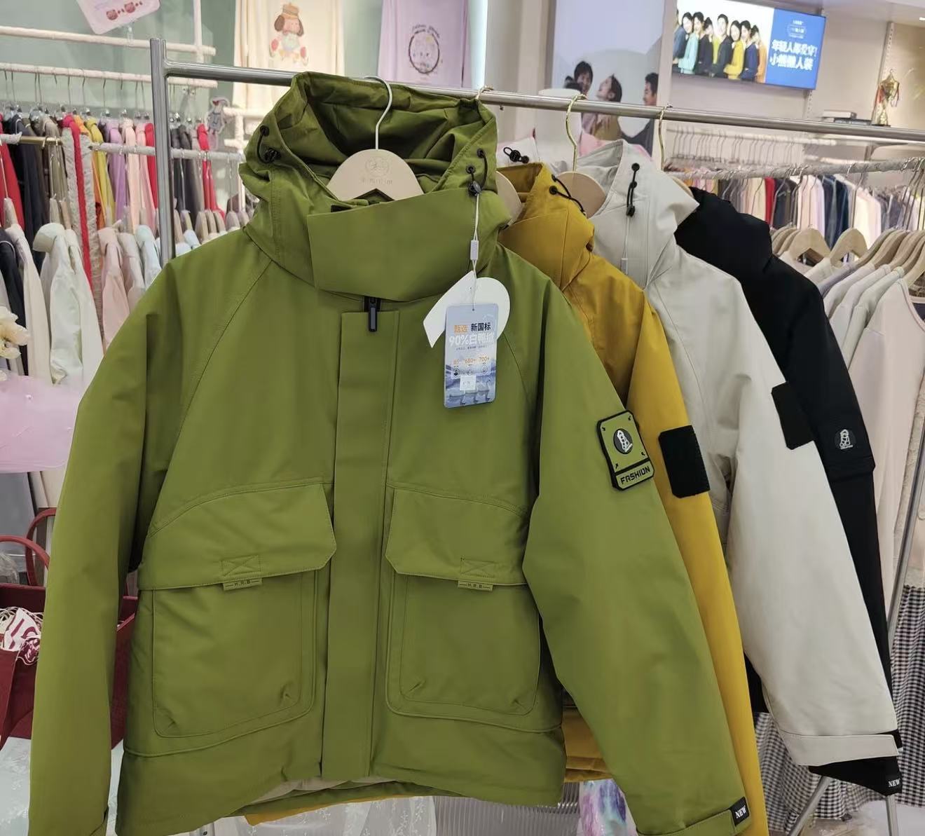 免烫男士冬季男款保暖连帽常规款外套欧美风a3