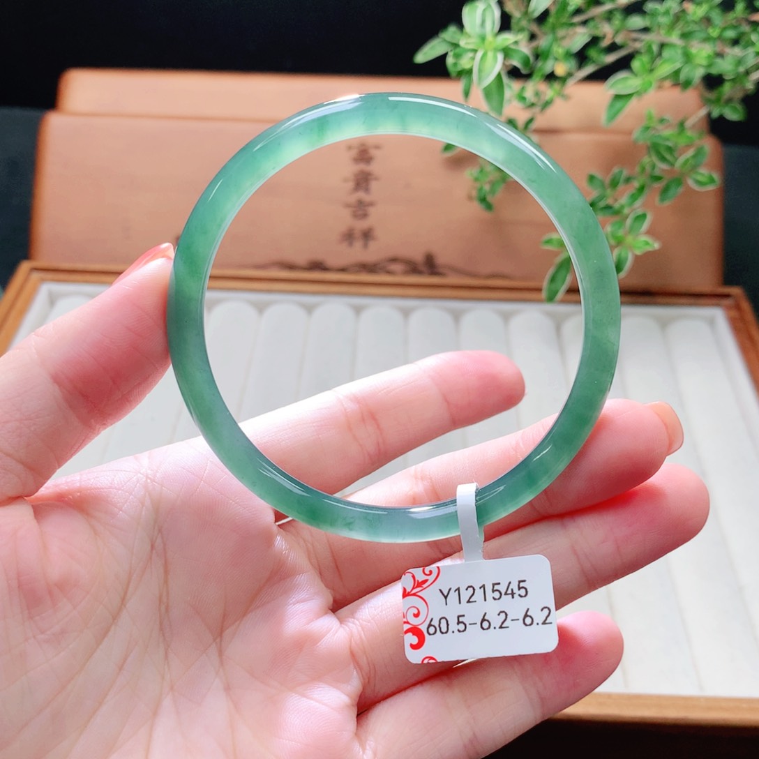 未镶嵌手镯（圆镯）翡翠