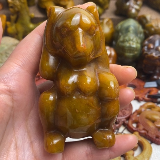 蛇纹石玉未镶嵌颈饰