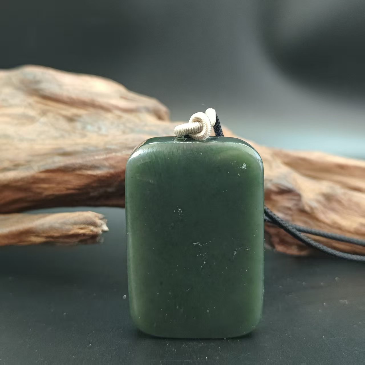 Z和田玉无事牌吊坠1982