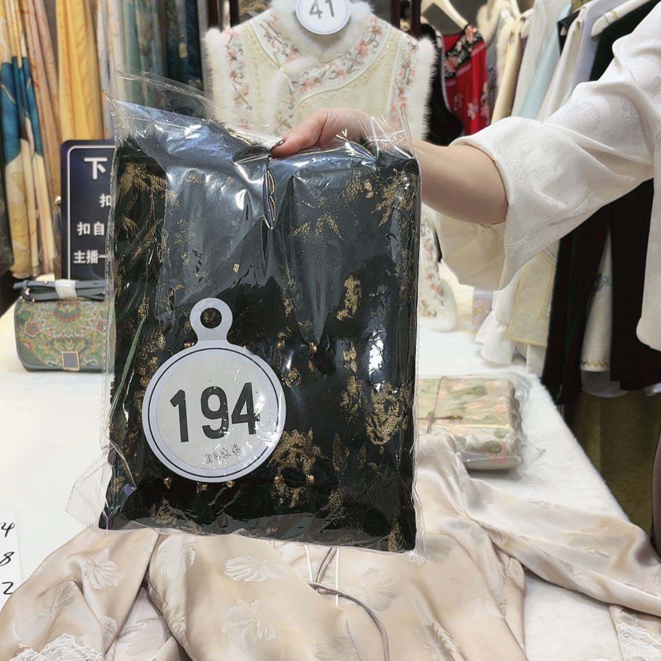 【闪购商品】织绣L**a苏绣等艺术品的收藏和收藏工作