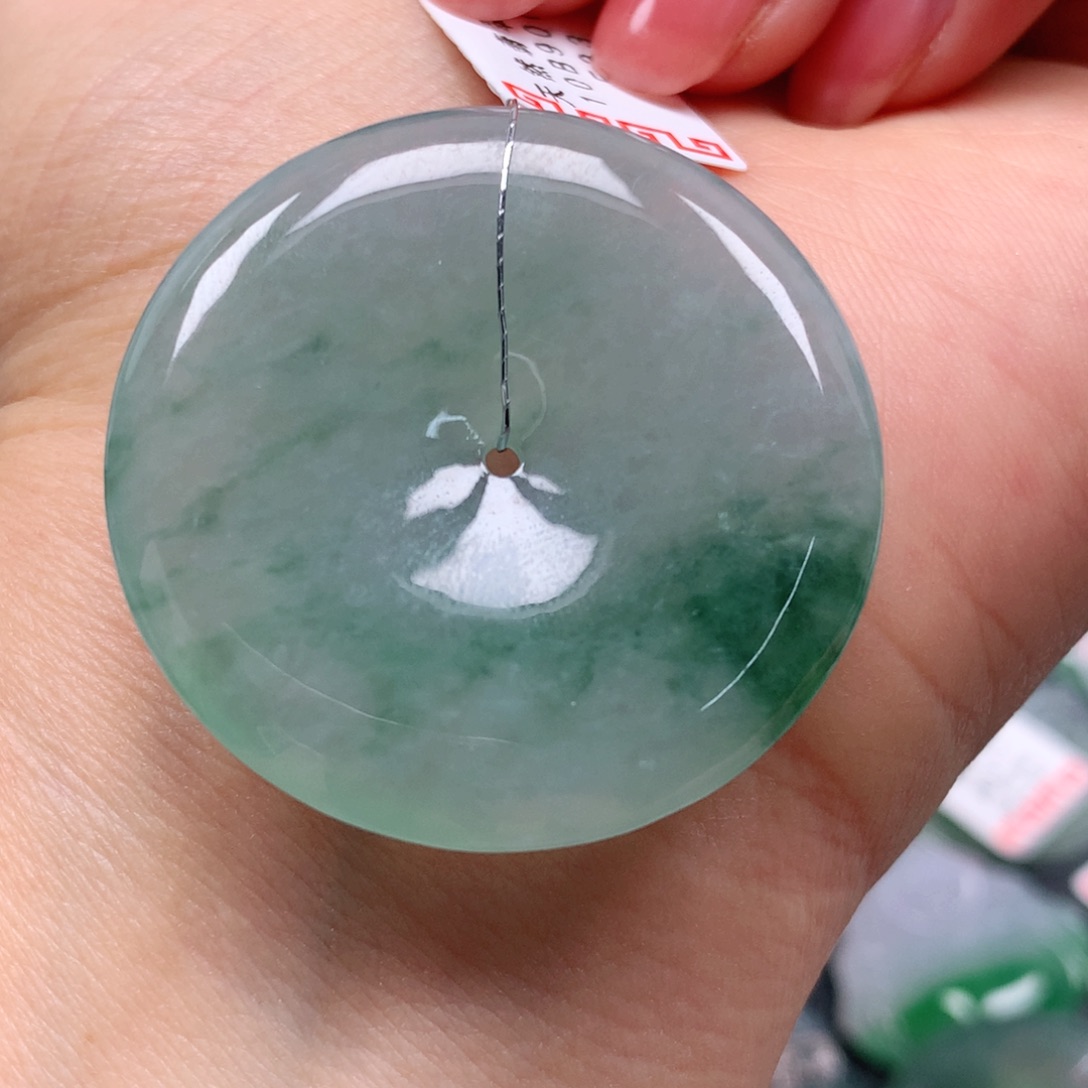 翡翠颈饰未镶嵌天然翡翠