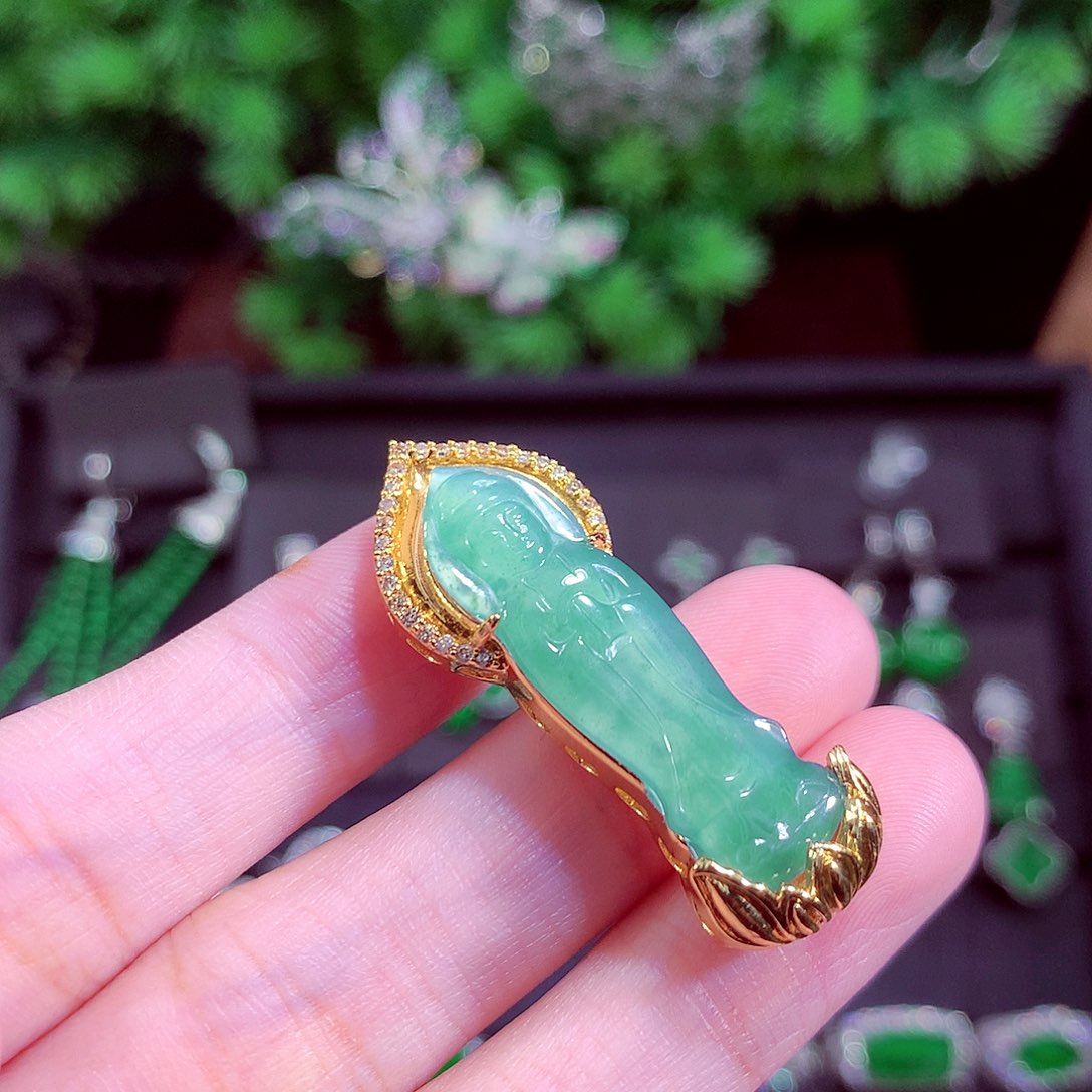 颈饰未镶嵌翡翠天然