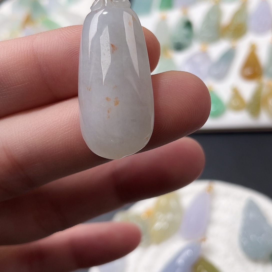 翡翠18K金镶嵌颈饰福瓜