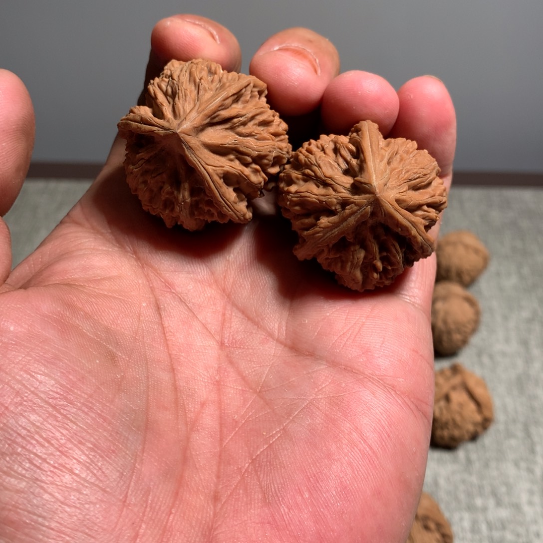 C***Y吊坠桃核文山38全品