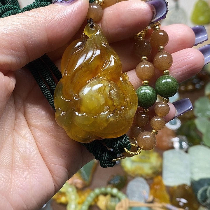 蛇纹石玉吊坠未镶嵌