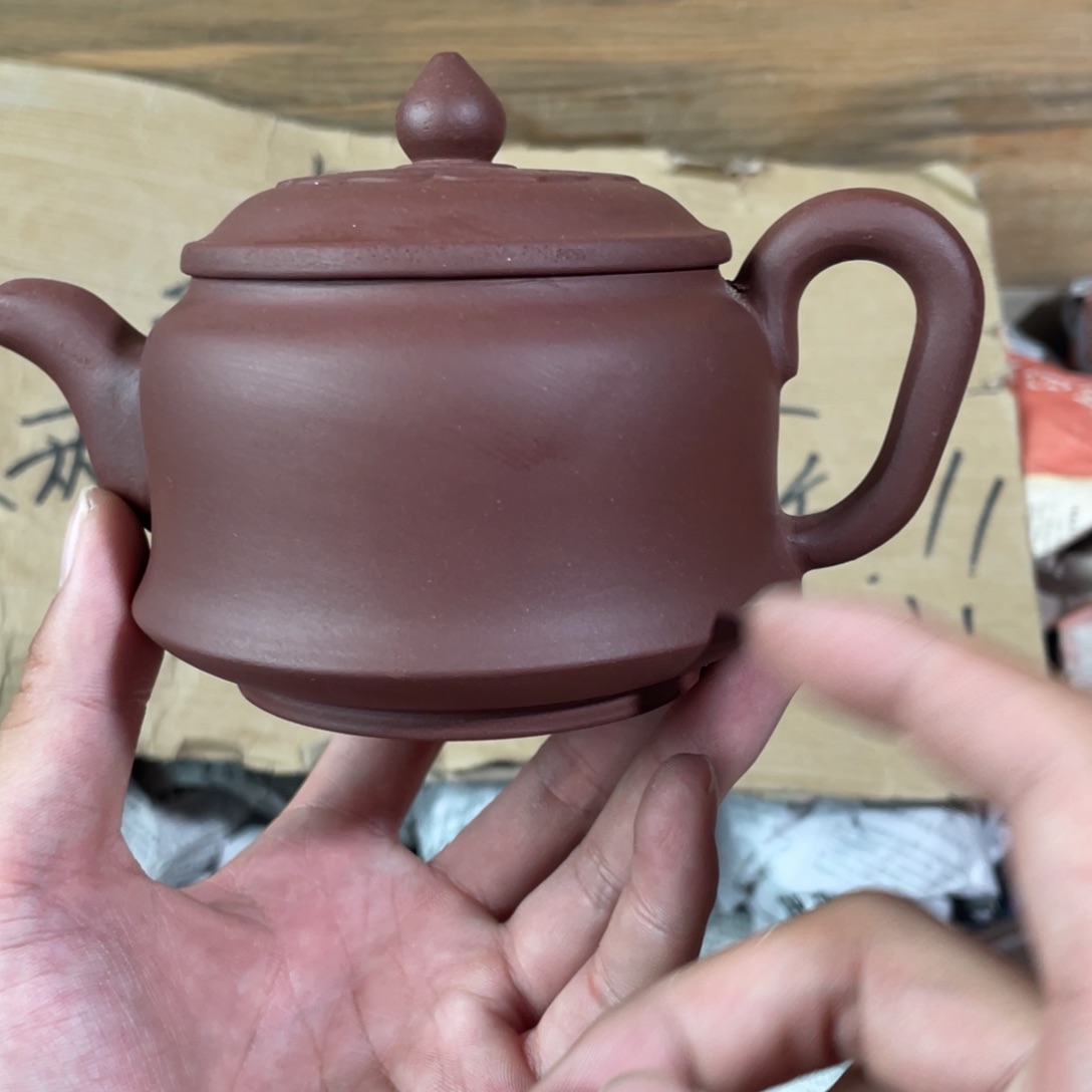 茶壶紫砂老厂紫砂壶一件。