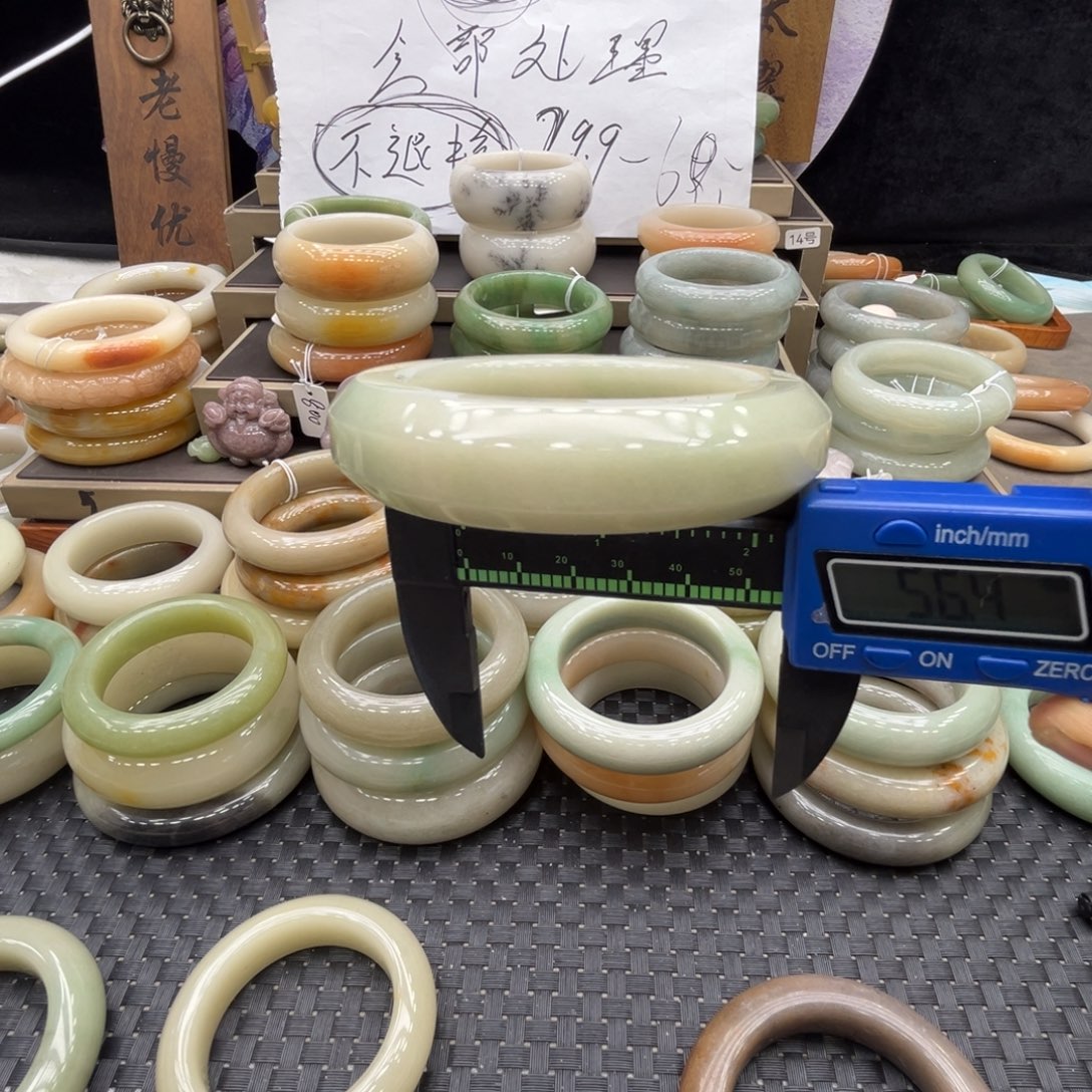 石英质玉未镶嵌手镯