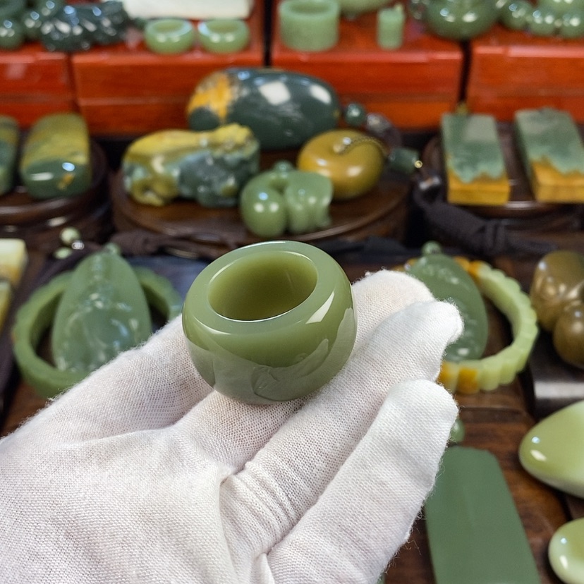 【闪购商品】岫岩老玉（透闪石质玉）颈饰未镶嵌