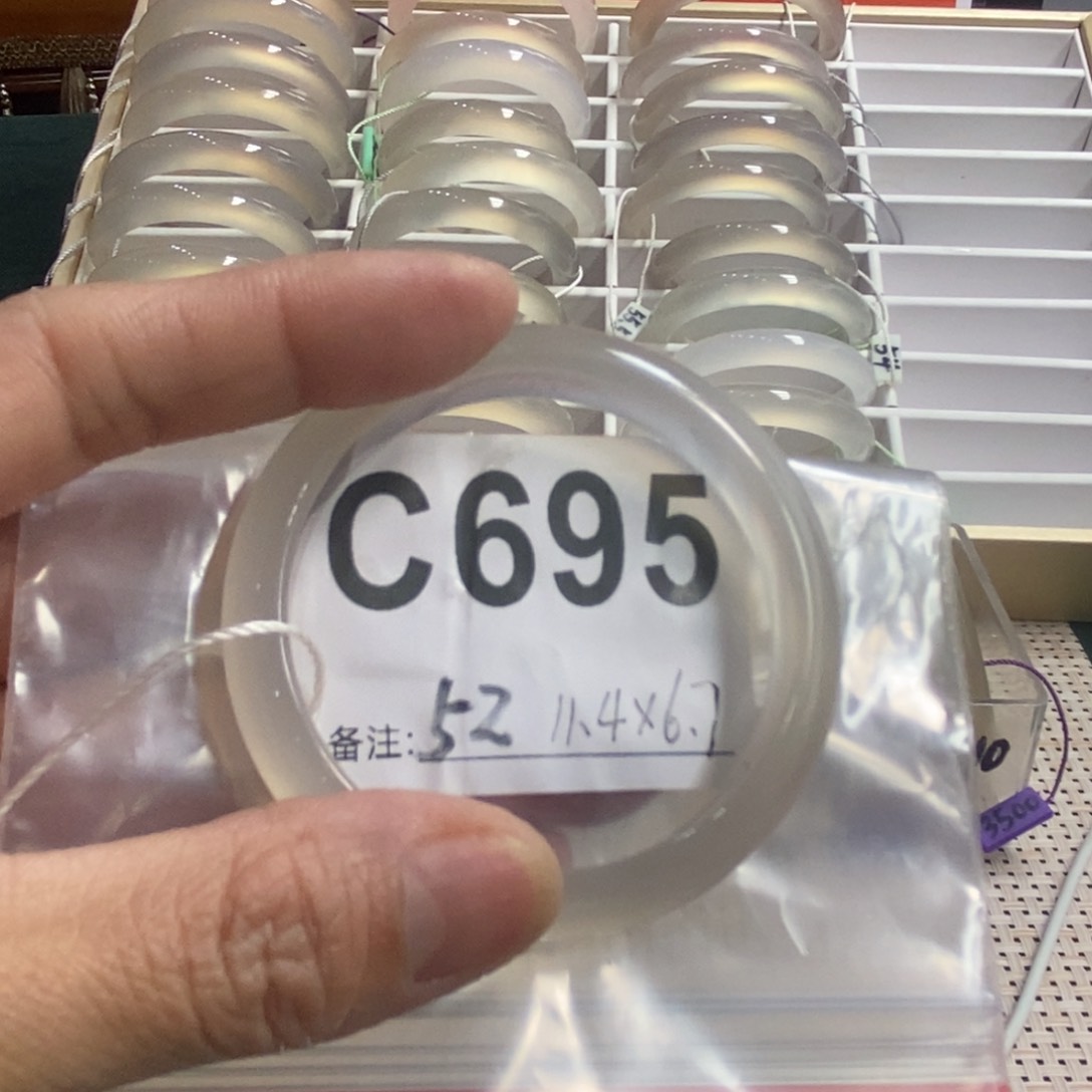 玛瑙/玉髓手镯未镶嵌唉*喂